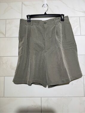 Men's Casual Pleat Front Shorts - Olive Green
